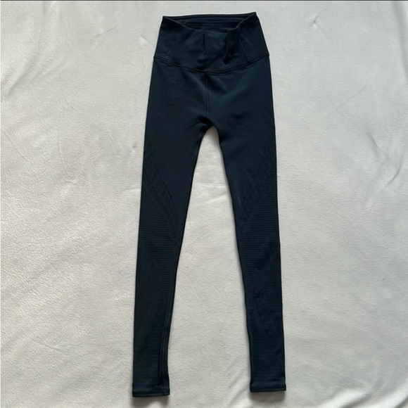 Lululemon Reveal Tight Interconnect 25.5" in Gravity Size 4 - Picture 6 of 11